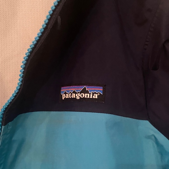 Patagonia Women's Teal and Navy Shell Jacket - Picture 2 of 4